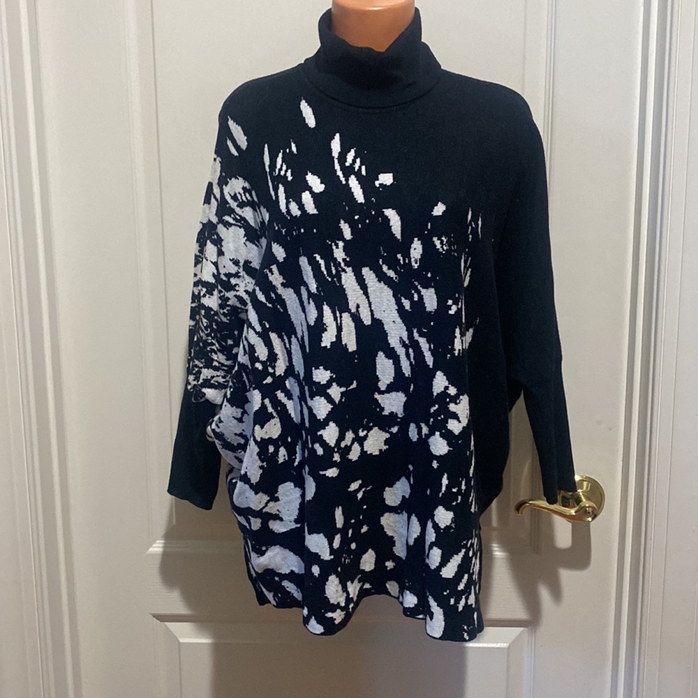 ALFANI Abstract Print Black White Turtleneck Sweater Petite Small PS SP $70 EUC